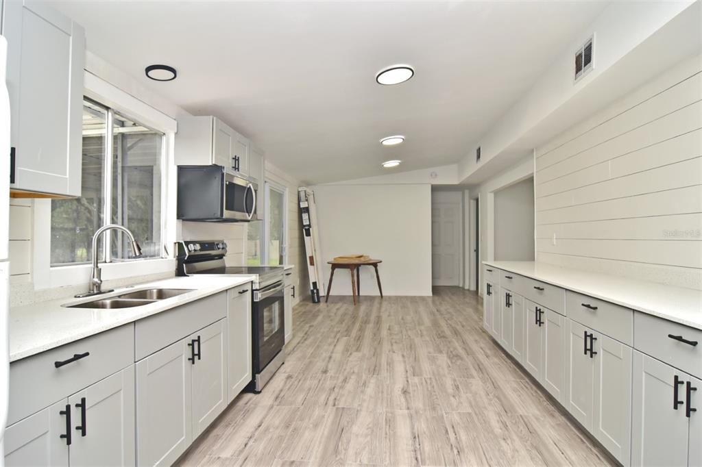 Active With Contract: $425,000 (3 beds, 2 baths, 1440 Square Feet)