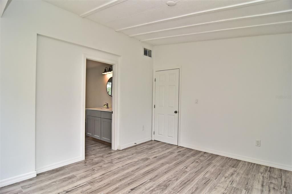 Active With Contract: $425,000 (3 beds, 2 baths, 1440 Square Feet)