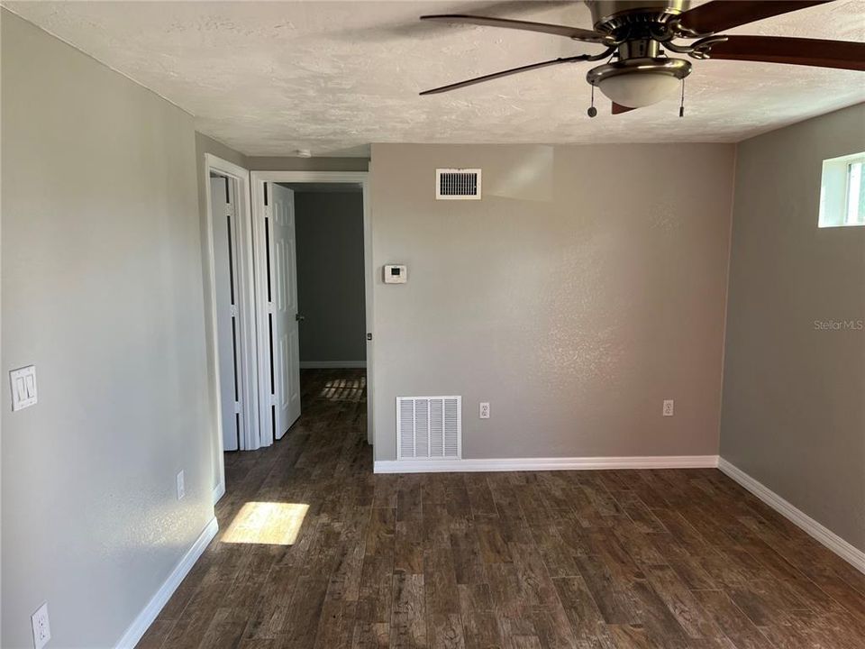 For Rent: $2,000 (2 beds, 1 baths, 913 Square Feet)