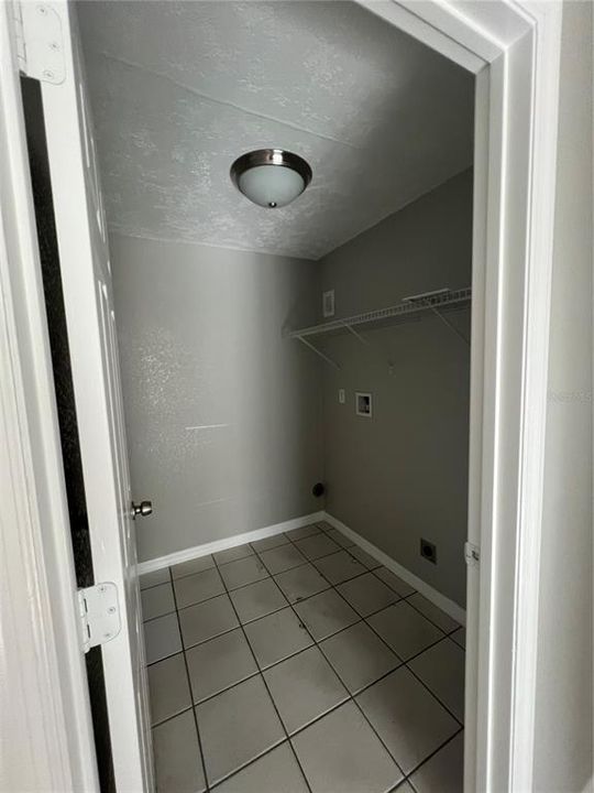 For Rent: $2,000 (2 beds, 1 baths, 913 Square Feet)