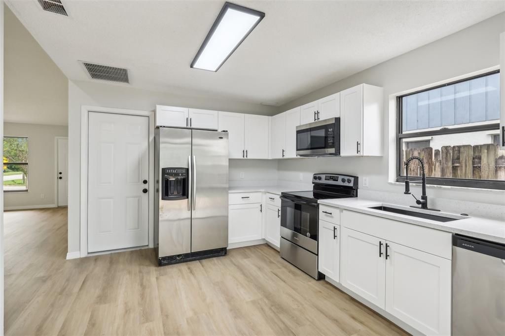 Active With Contract: $379,900 (3 beds, 2 baths, 1114 Square Feet)