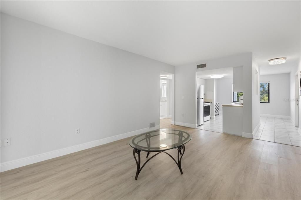 Active With Contract: $175,000 (2 beds, 1 baths, 960 Square Feet)