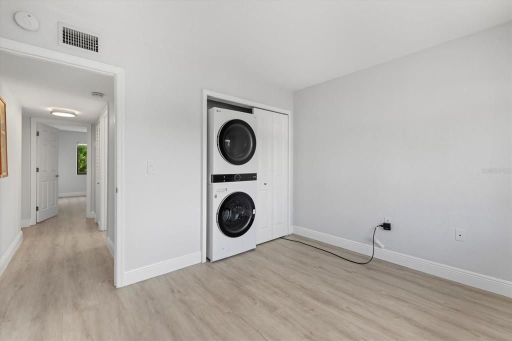 Active With Contract: $175,000 (2 beds, 1 baths, 960 Square Feet)