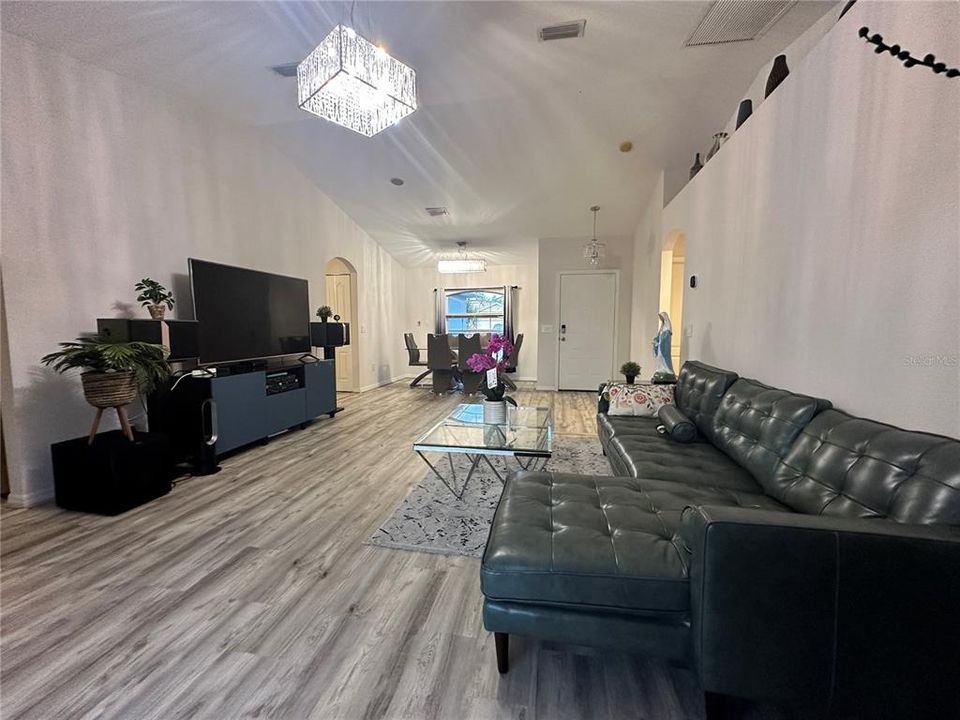 Active With Contract: $380,000 (3 beds, 2 baths, 1450 Square Feet)