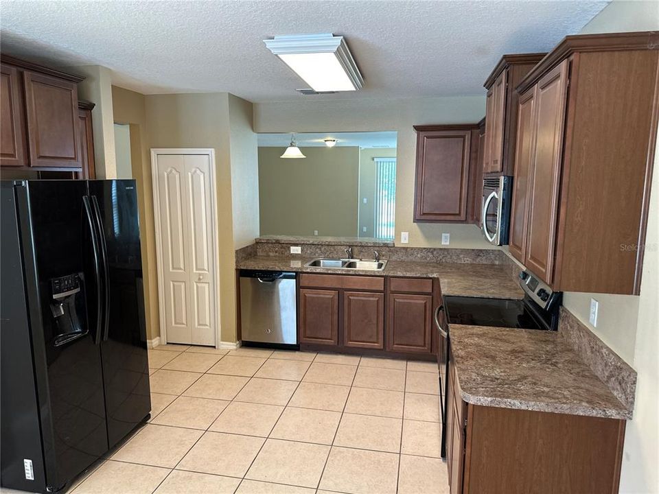 Active With Contract: $2,245 (3 beds, 2 baths, 1764 Square Feet)