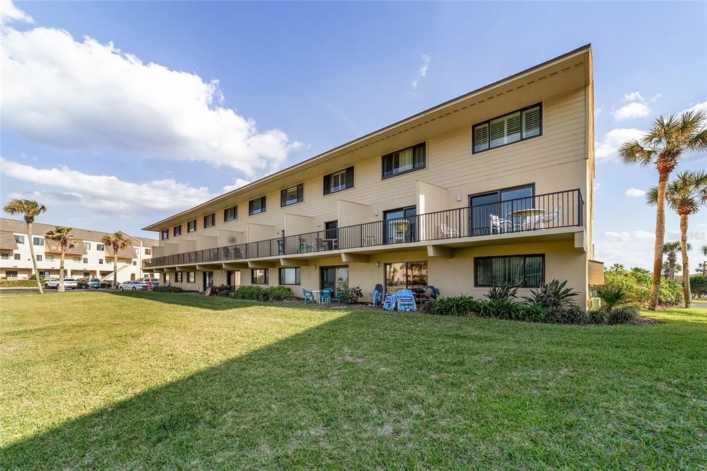 For Sale: $750,000 (2 beds, 2 baths, 1062 Square Feet)