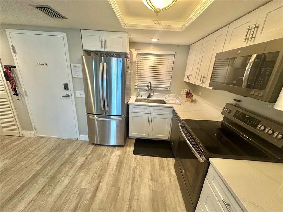 For Rent: $2,000 (1 beds, 1 baths, 733 Square Feet)