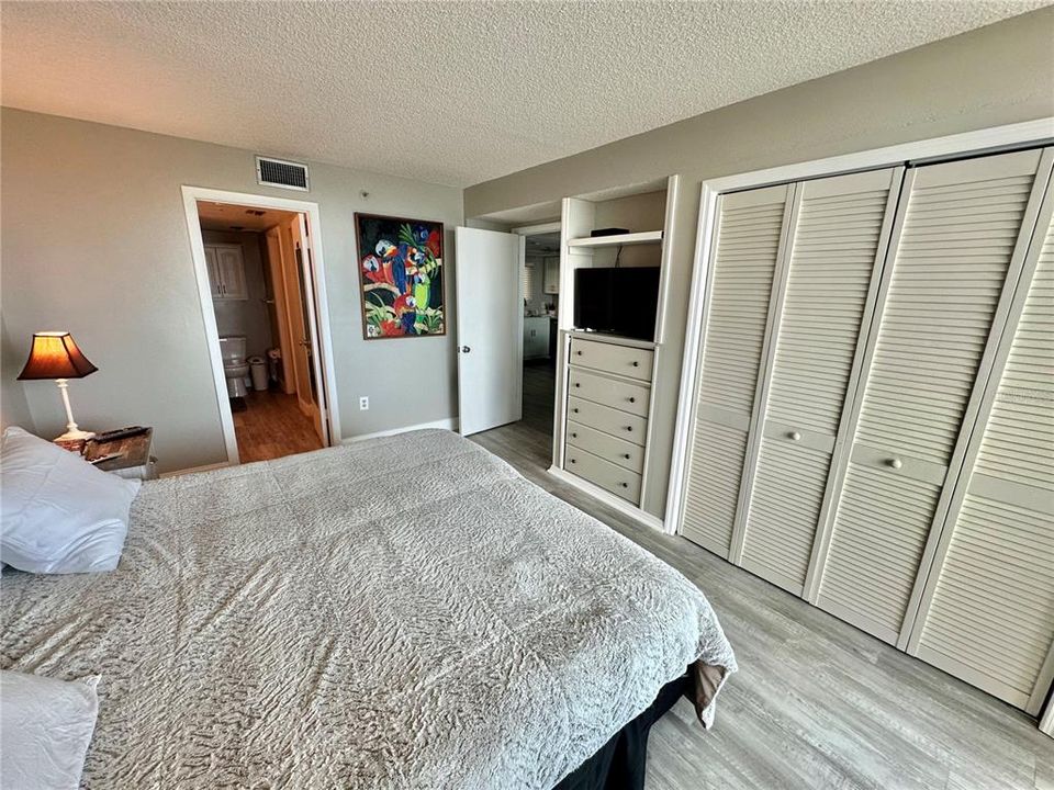 For Rent: $2,000 (1 beds, 1 baths, 733 Square Feet)