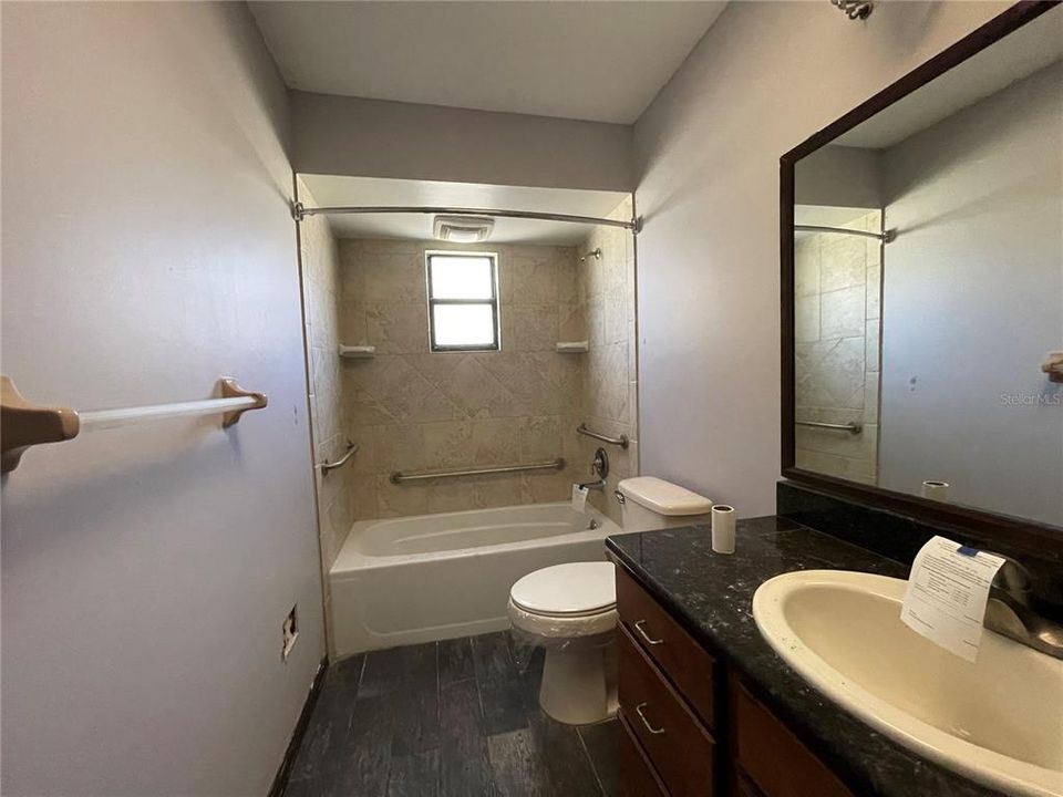 На продажу: $209,900 (3 спален, 2 ванн, 2128 Квадратных фут)