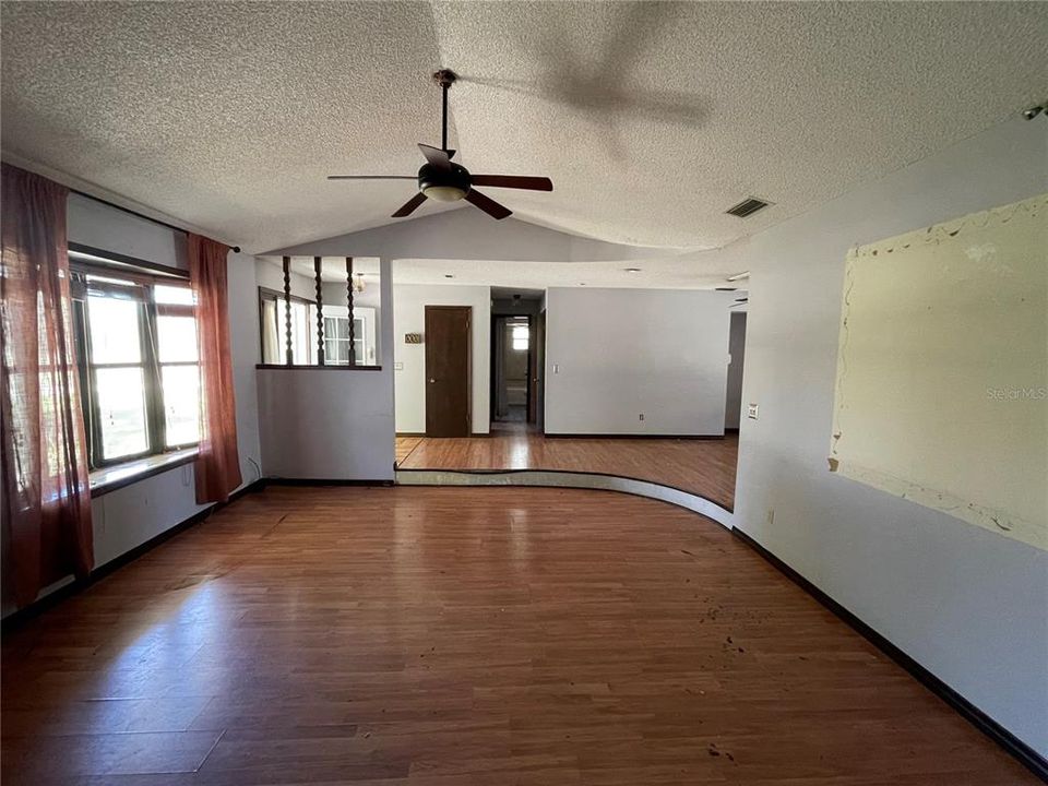 На продажу: $209,900 (3 спален, 2 ванн, 2128 Квадратных фут)