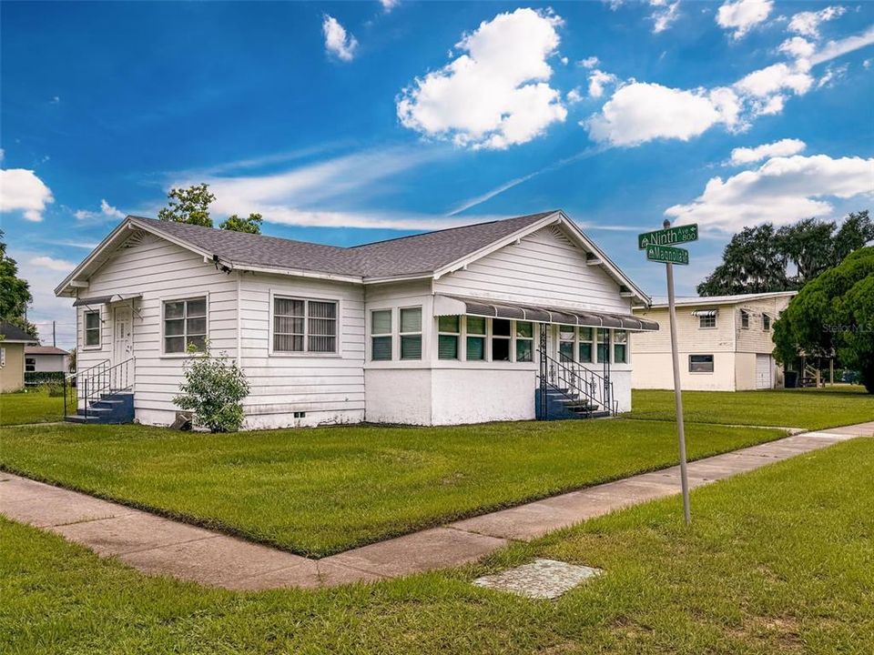 For Sale: $210,000 (3 beds, 2 baths, 1728 Square Feet)