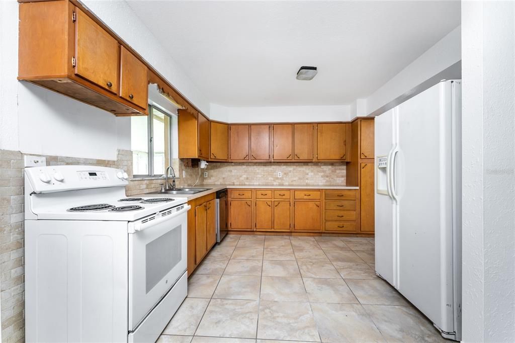 For Sale: $210,000 (3 beds, 1 baths, 1276 Square Feet)