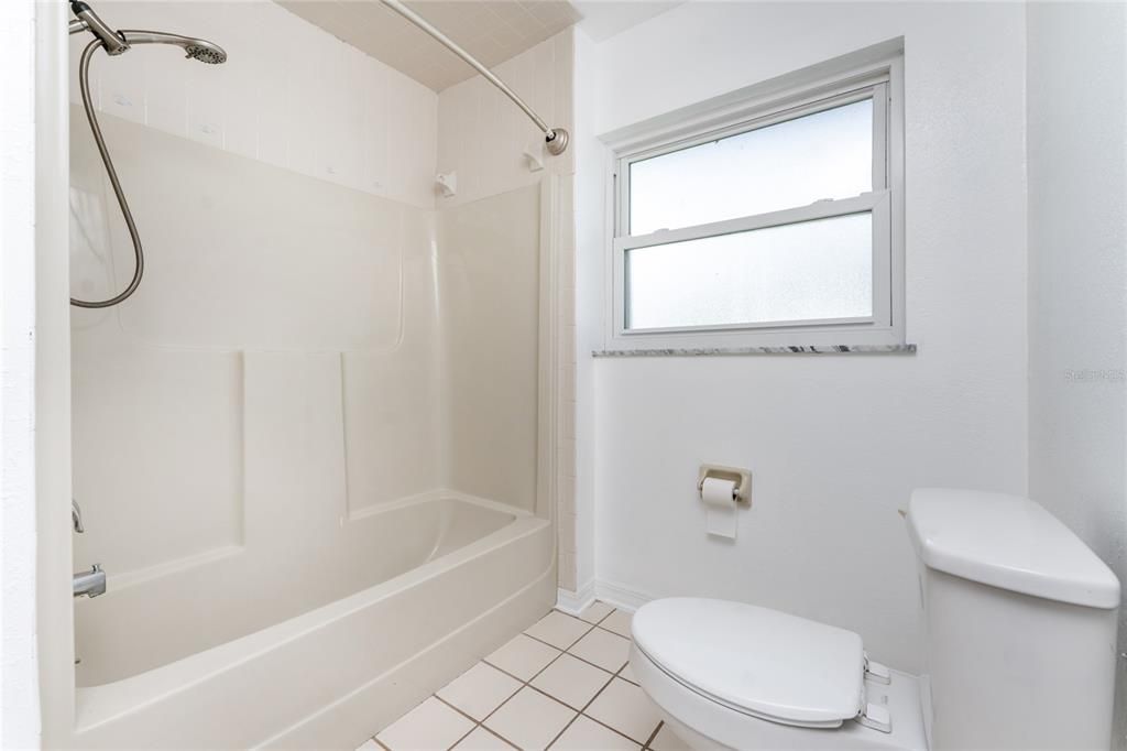 For Sale: $210,000 (3 beds, 1 baths, 1276 Square Feet)