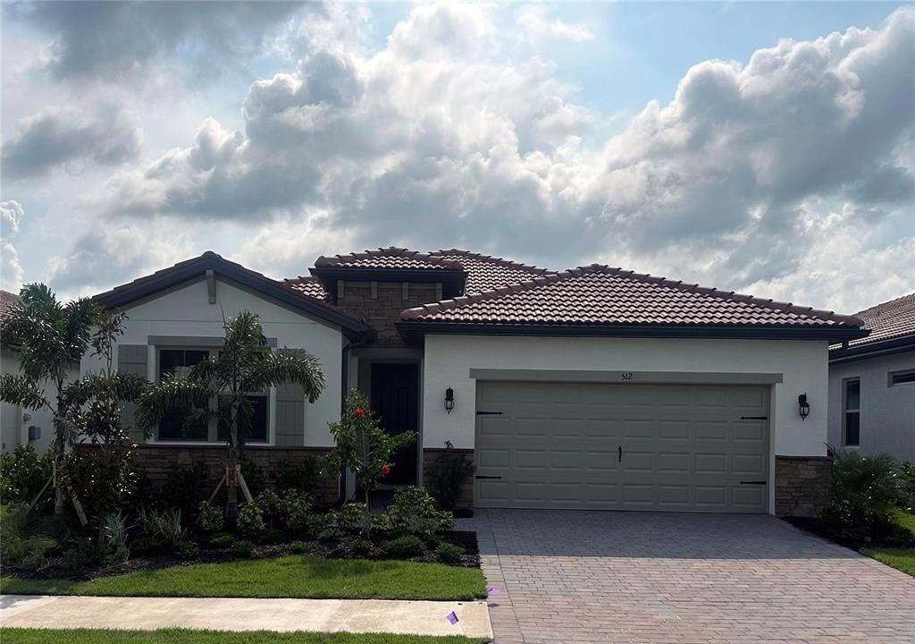 Vendido Recientemente: $619,990 (3 camas, 2 baños, 2034 Pies cuadrados)