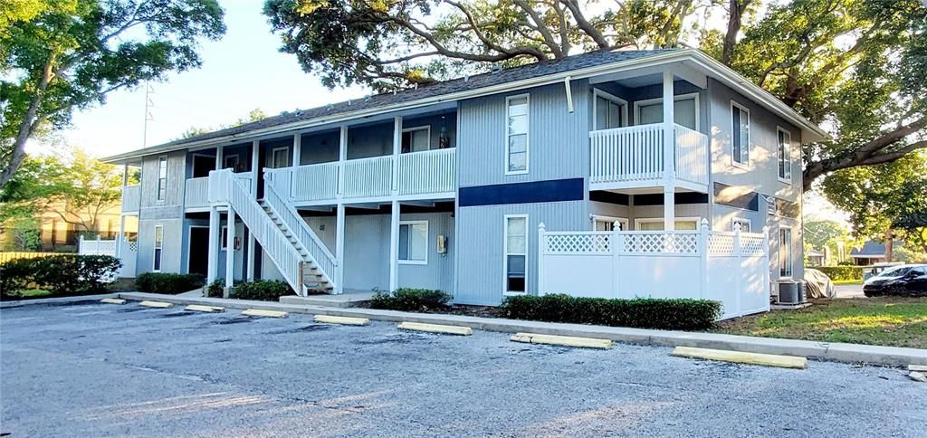 Recently Rented: $1,895 (2 beds, 1 baths, 975 Square Feet)