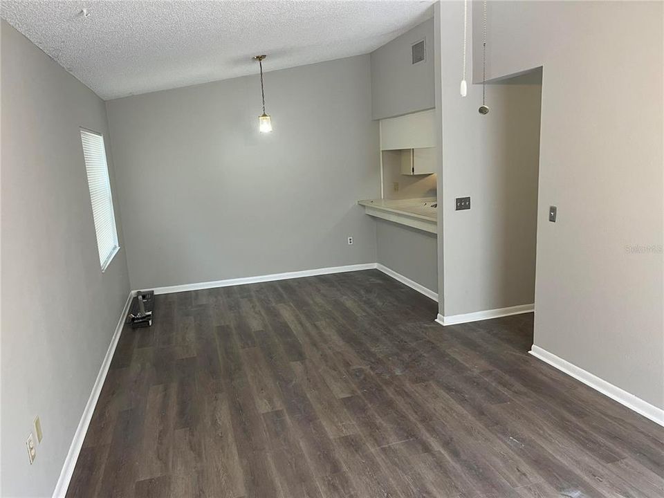 For Rent: $1,300 (2 beds, 2 baths, 1000 Square Feet)