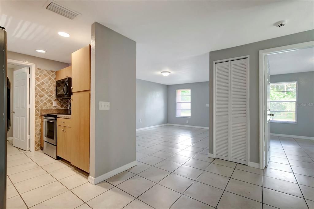 Active With Contract: $289,900 (3 beds, 2 baths, 1300 Square Feet)