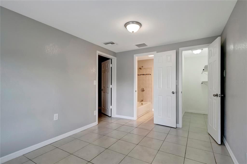 Active With Contract: $289,900 (3 beds, 2 baths, 1300 Square Feet)