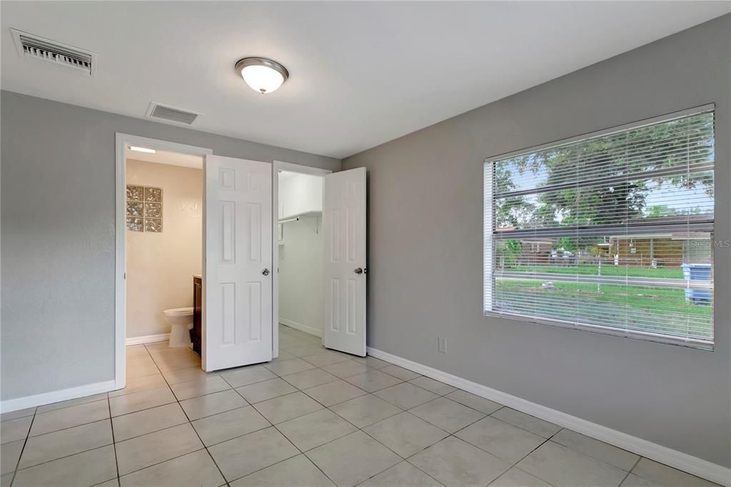 Active With Contract: $289,900 (3 beds, 2 baths, 1300 Square Feet)