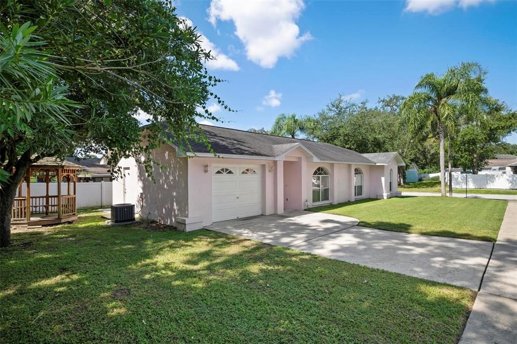 For Sale: $319,900 (3 beds, 2 baths, 1159 Square Feet)