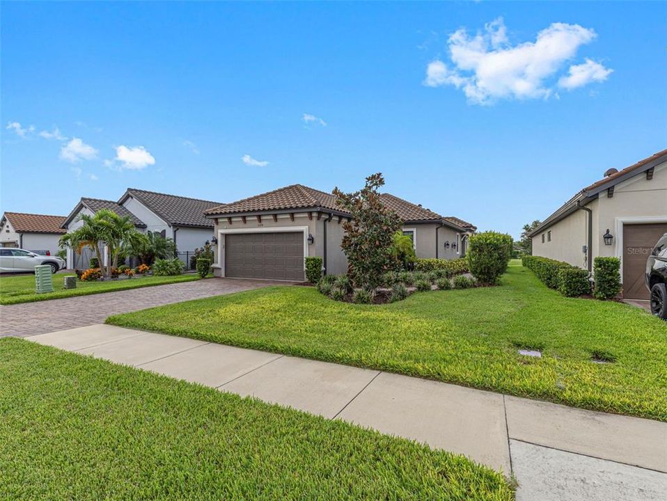 Active With Contract: $519,500 (2 beds, 2 baths, 1689 Square Feet)