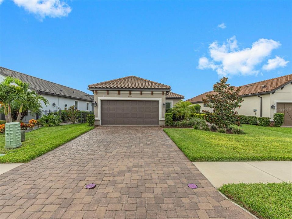 Active With Contract: $519,500 (2 beds, 2 baths, 1689 Square Feet)