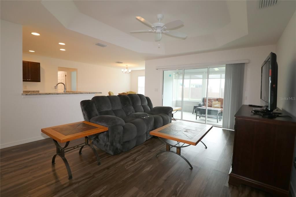 Active With Contract: $355,000 (3 beds, 2 baths, 1578 Square Feet)