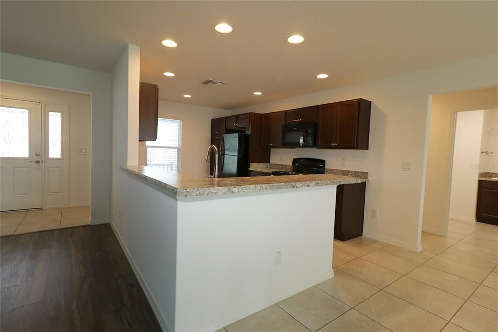 Active With Contract: $355,000 (3 beds, 2 baths, 1578 Square Feet)