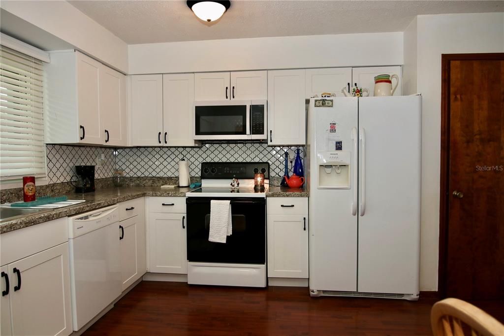 For Sale: $212,000 (2 beds, 1 baths, 1400 Square Feet)