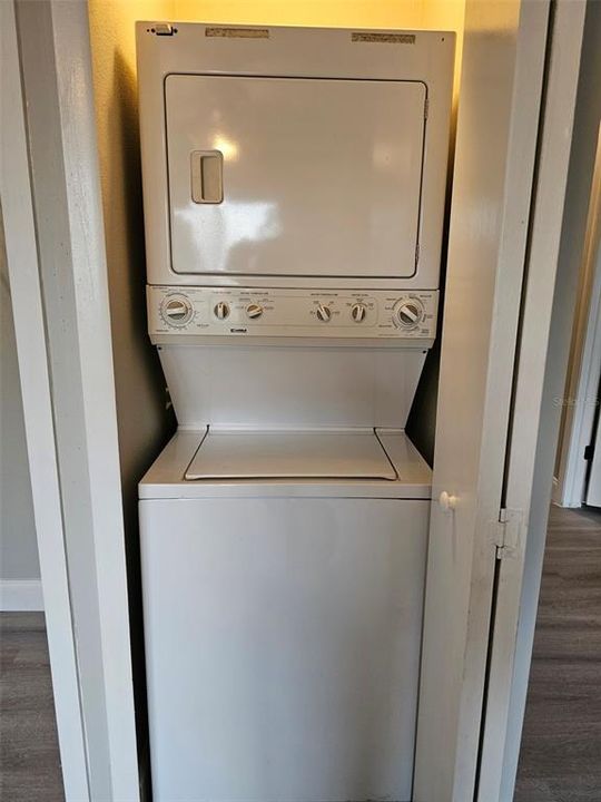 Washer/dryer inside unit