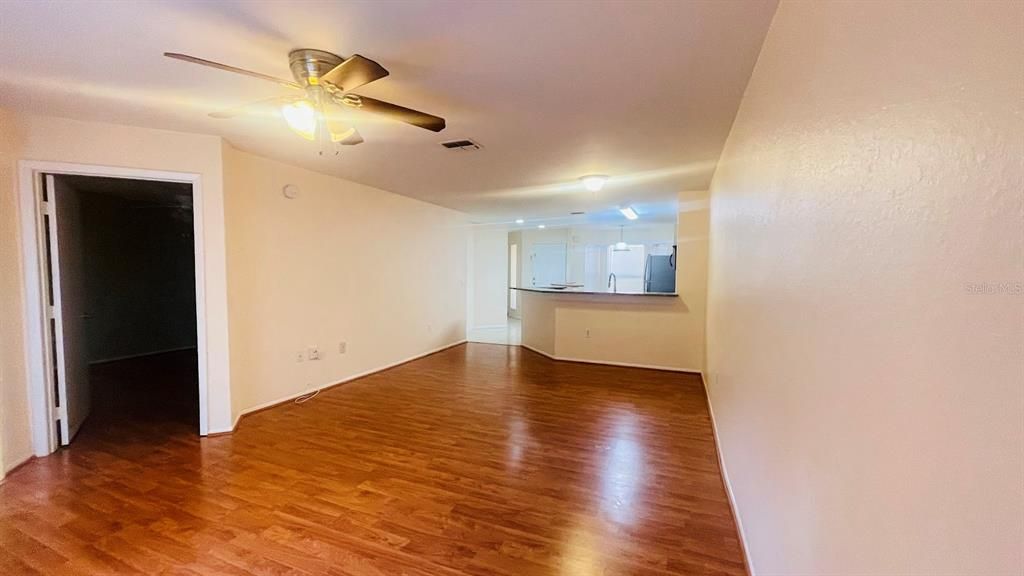 For Rent: $2,050 (2 beds, 2 baths, 1075 Square Feet)