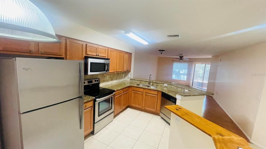 For Rent: $2,050 (2 beds, 2 baths, 1075 Square Feet)