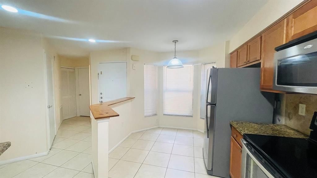 For Rent: $2,050 (2 beds, 2 baths, 1075 Square Feet)