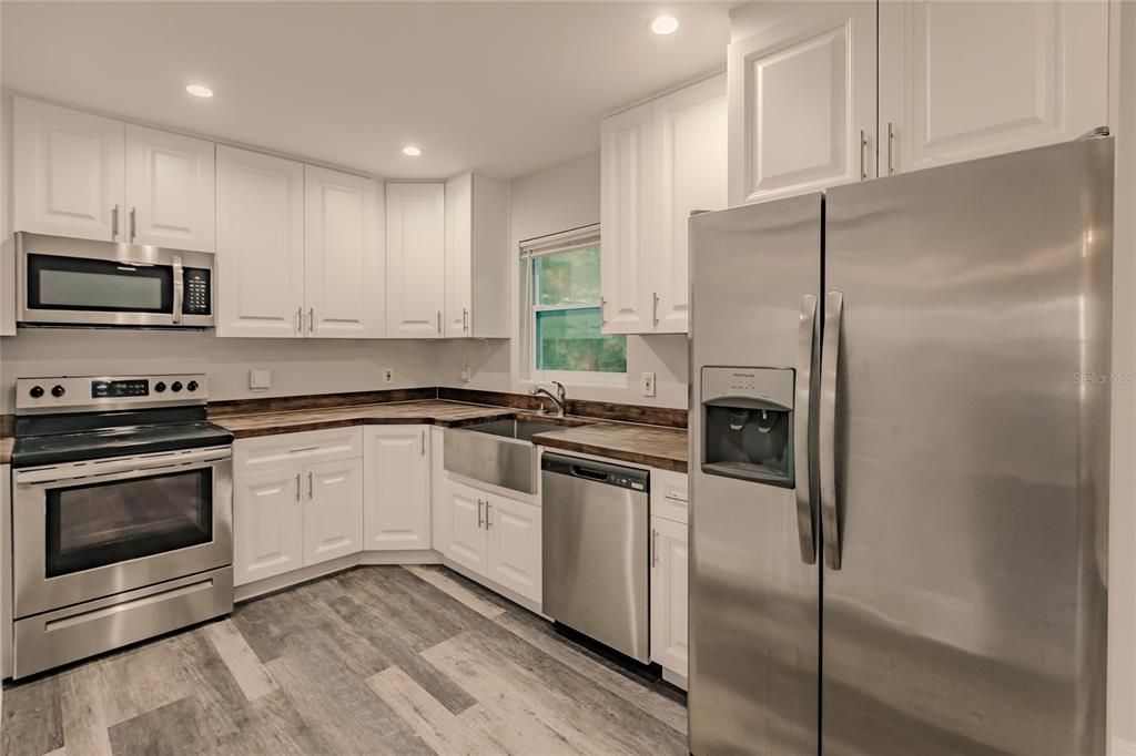 Active With Contract: $360,000 (2 beds, 1 baths, 1005 Square Feet)