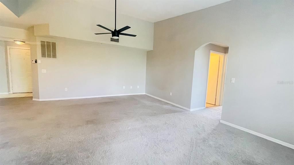 Active With Contract: $1,950 (3 beds, 2 baths, 1362 Square Feet)