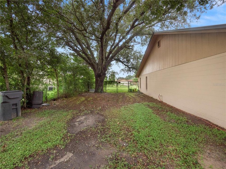 Active With Contract: $265,000 (3 beds, 2 baths, 1474 Square Feet)