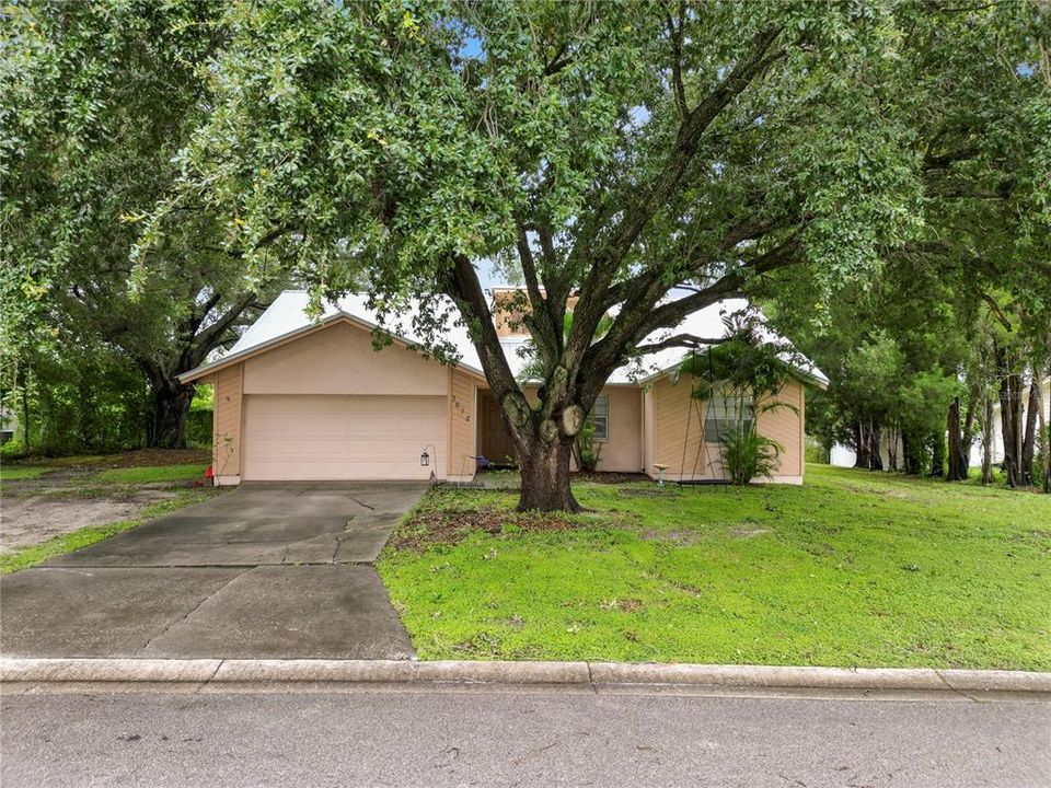 Active With Contract: $265,000 (3 beds, 2 baths, 1474 Square Feet)