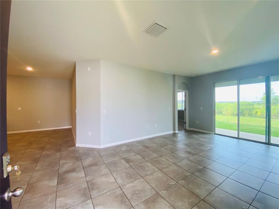 For Sale: $304,900 (3 beds, 2 baths, 1565 Square Feet)