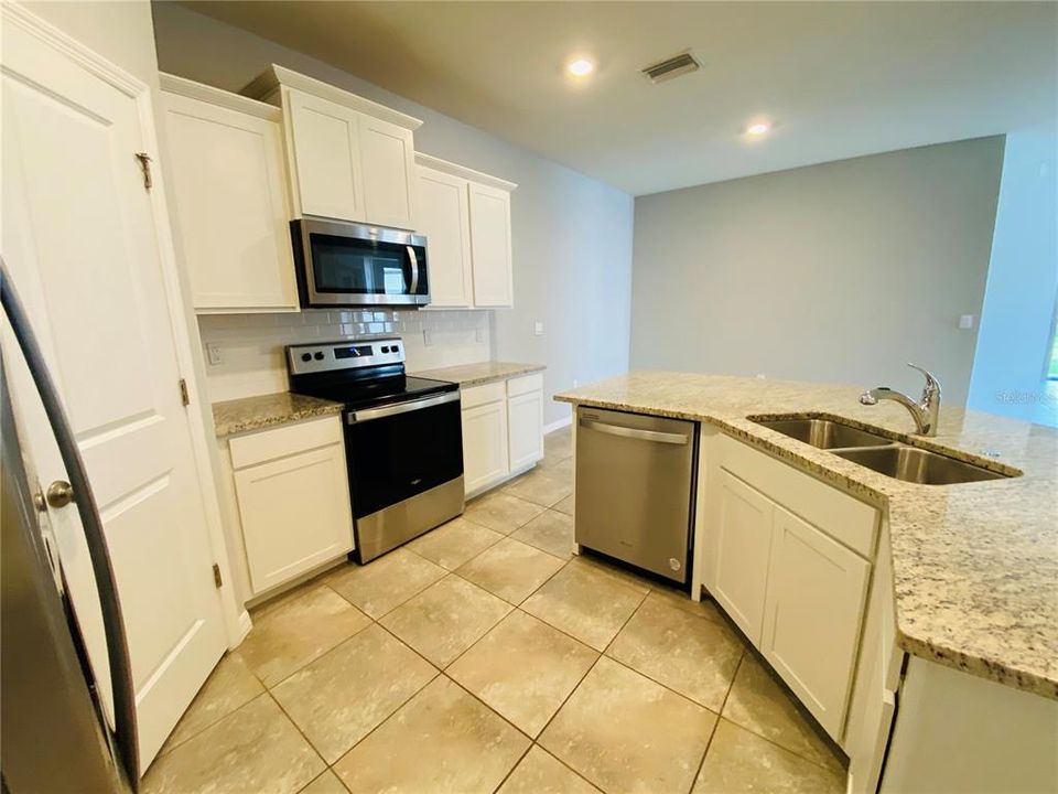 For Sale: $304,900 (3 beds, 2 baths, 1565 Square Feet)