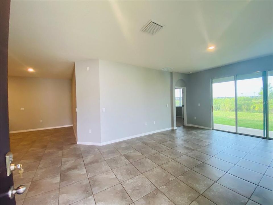 For Sale: $304,900 (3 beds, 2 baths, 1565 Square Feet)