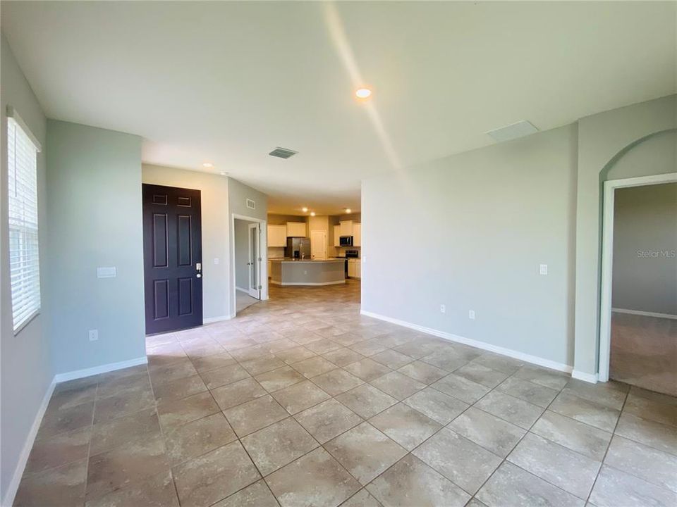 For Sale: $304,900 (3 beds, 2 baths, 1565 Square Feet)