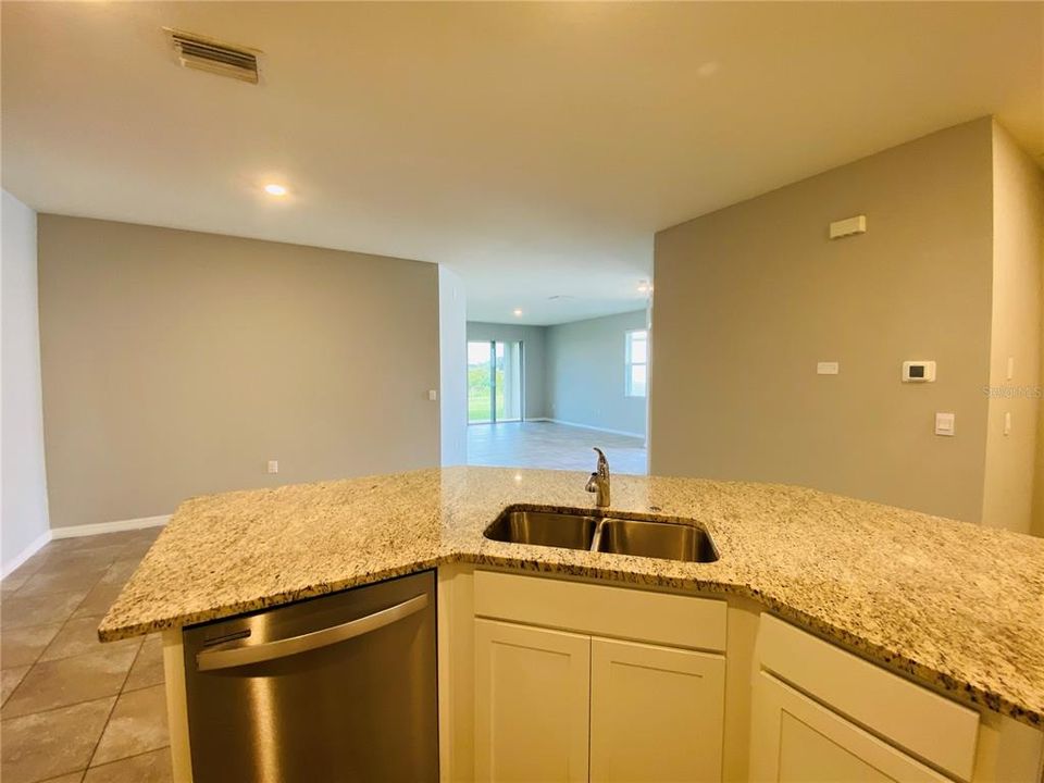 For Sale: $304,900 (3 beds, 2 baths, 1565 Square Feet)