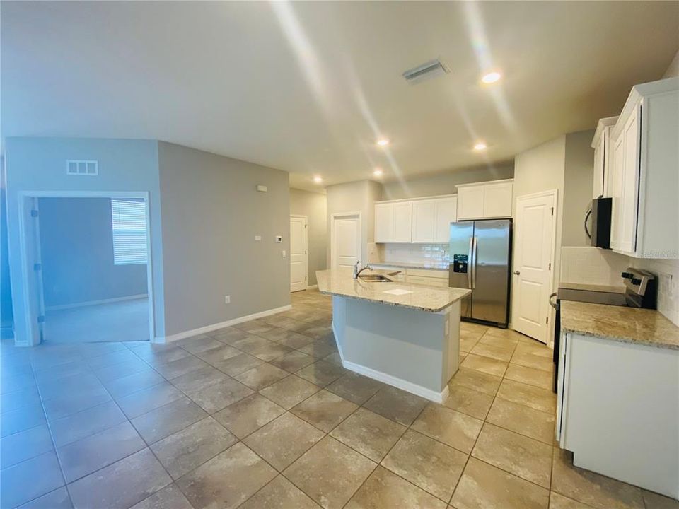 For Sale: $304,900 (3 beds, 2 baths, 1565 Square Feet)