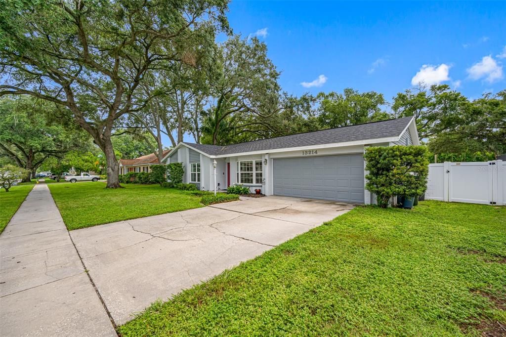 For Sale: $575,000 (3 beds, 2 baths, 1914 Square Feet)