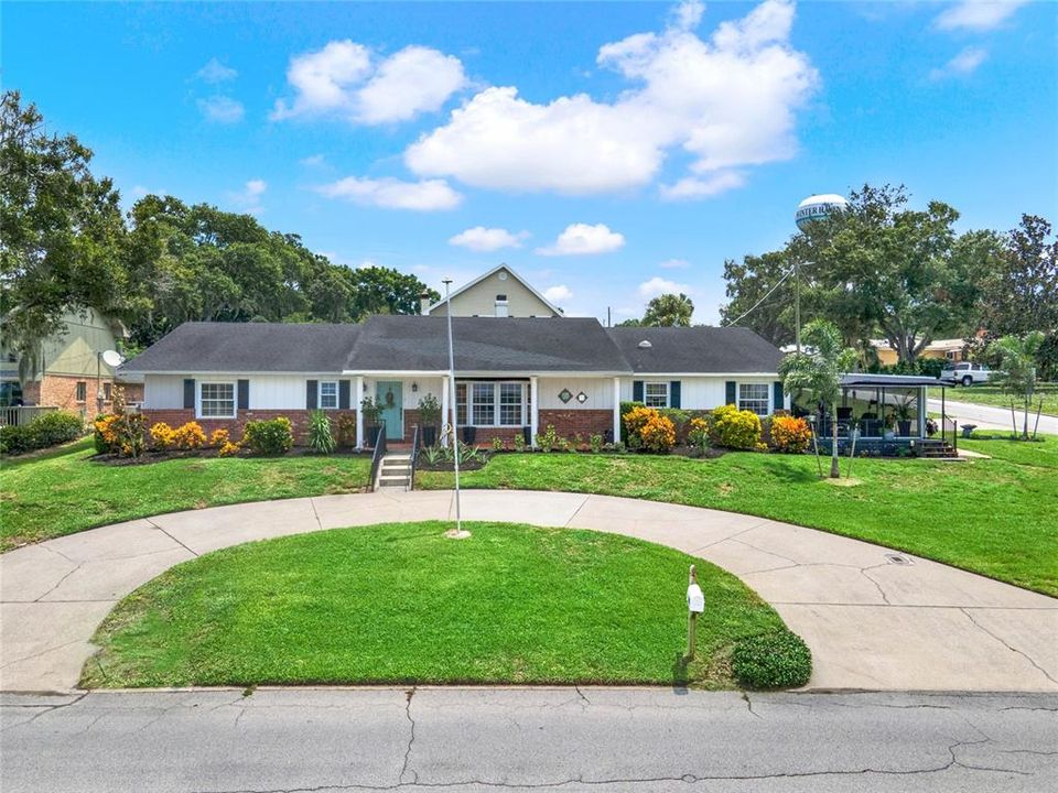 Active With Contract: $574,900 (3 beds, 2 baths, 2180 Square Feet)