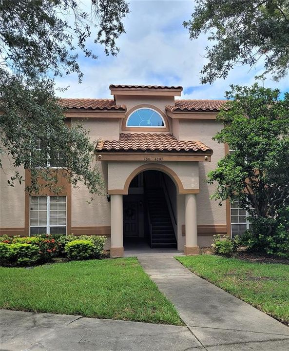 Active With Contract: $1,750 (2 beds, 2 baths, 1080 Square Feet)