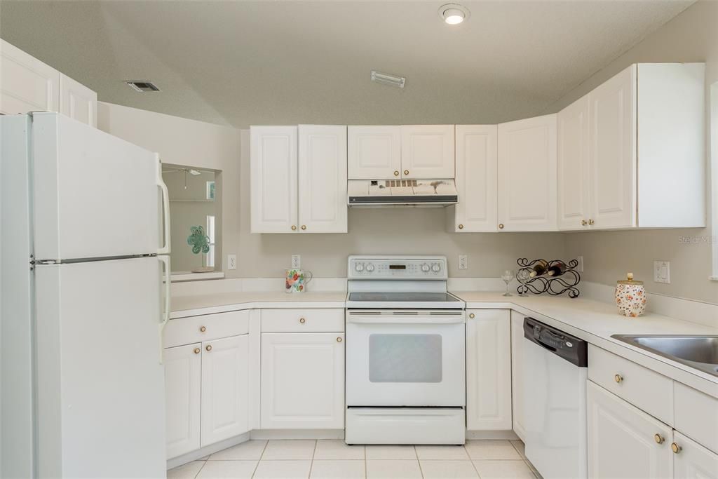 Active With Contract: $429,000 (3 beds, 2 baths, 1926 Square Feet)