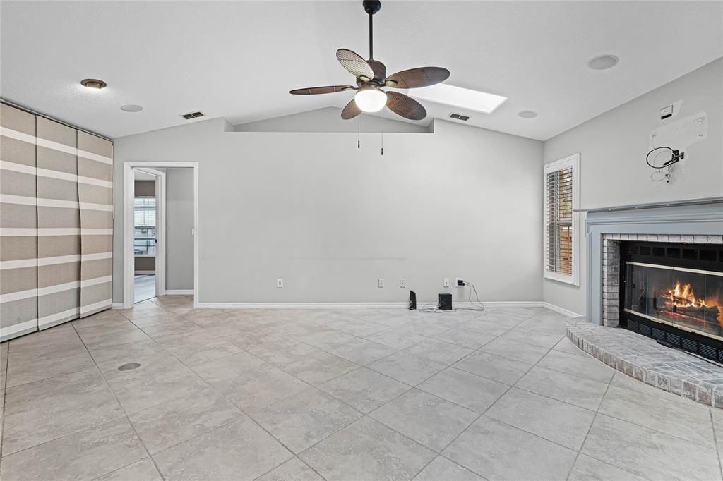 Active With Contract: $389,900 (3 beds, 2 baths, 2080 Square Feet)