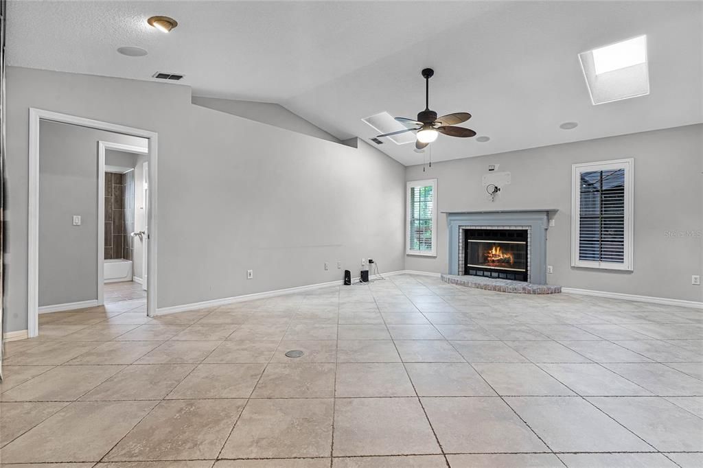 Active With Contract: $389,900 (3 beds, 2 baths, 2080 Square Feet)