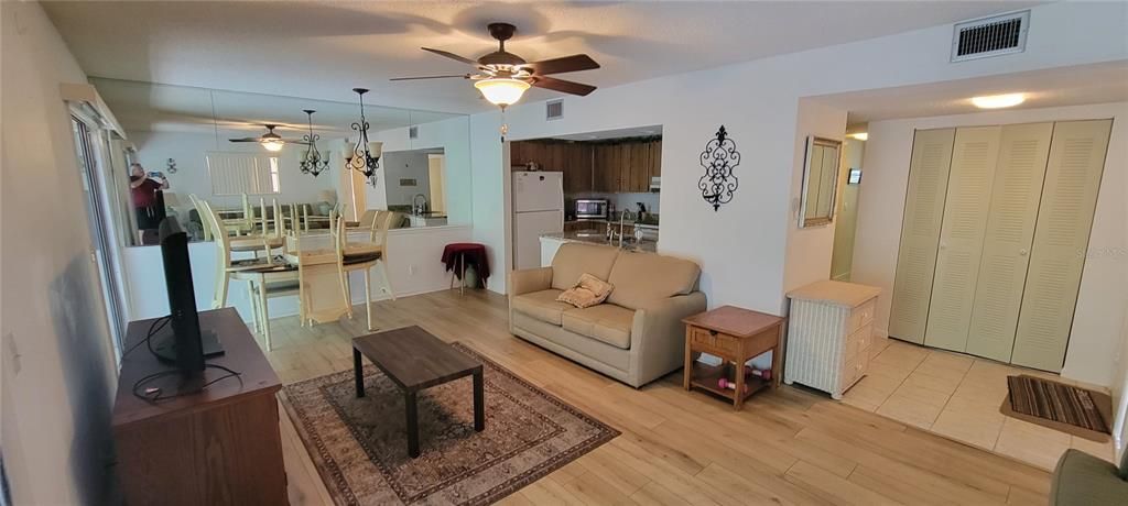 For Rent: $1,650 (2 beds, 2 baths, 897 Square Feet)